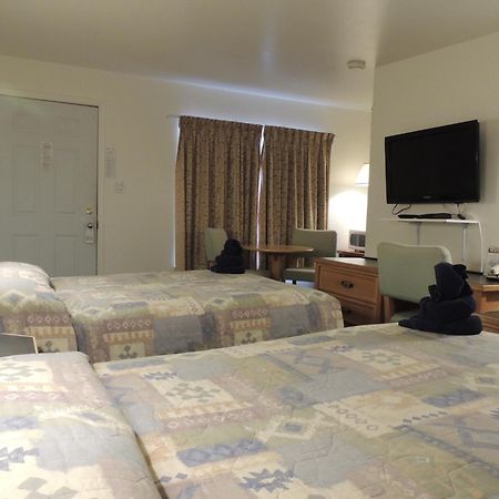 100 Mile Motel & Rv Park 100 Mile House ห้อง รูปภาพ