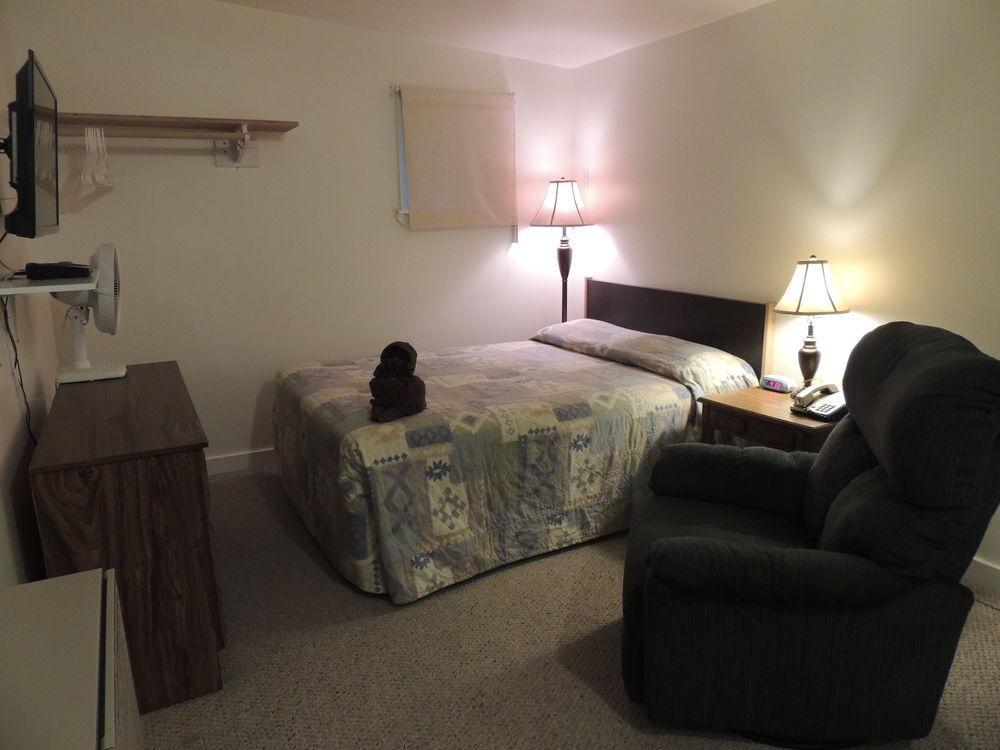 100 Mile Motel & Rv Park 100 Mile House ภายนอก รูปภาพ