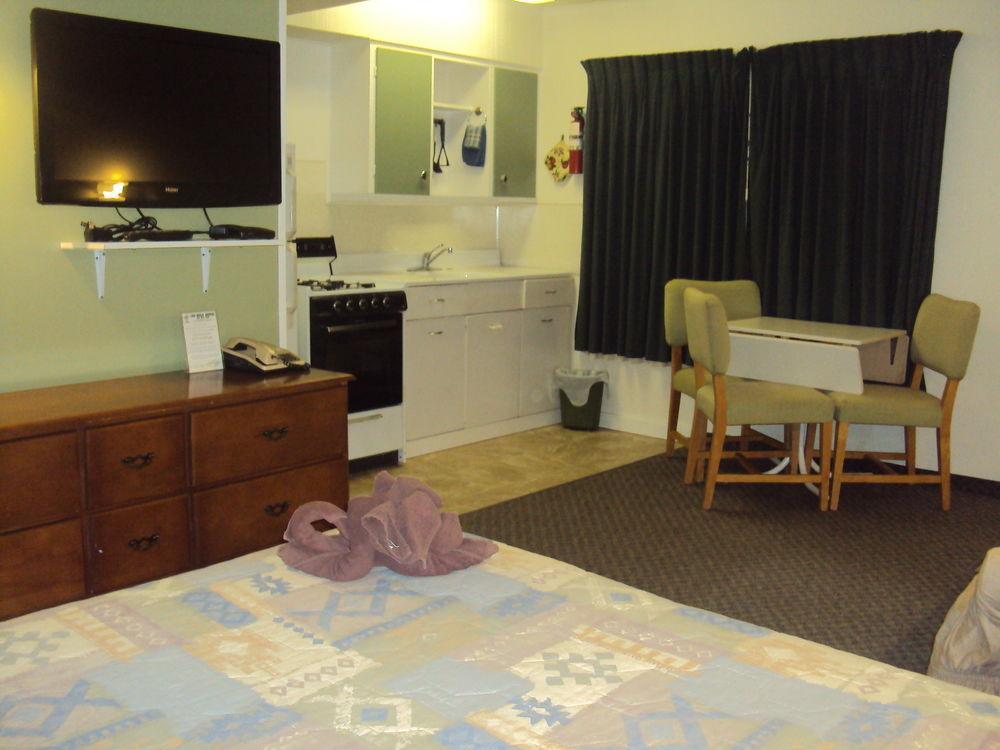 100 Mile Motel & Rv Park 100 Mile House ภายนอก รูปภาพ
