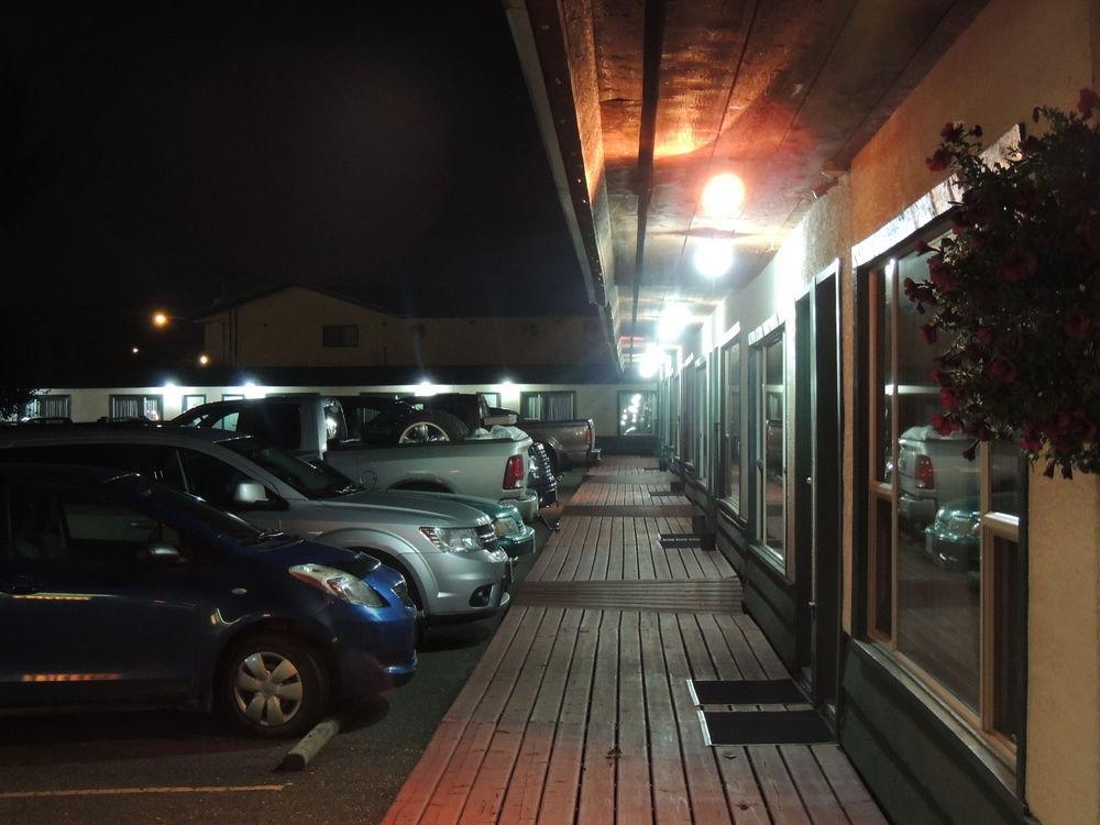 100 Mile Motel & Rv Park 100 Mile House ภายนอก รูปภาพ