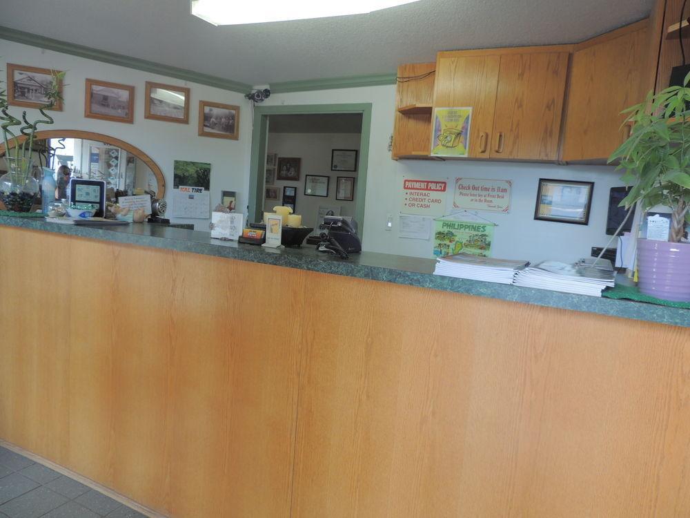 100 Mile Motel & Rv Park 100 Mile House ภายนอก รูปภาพ