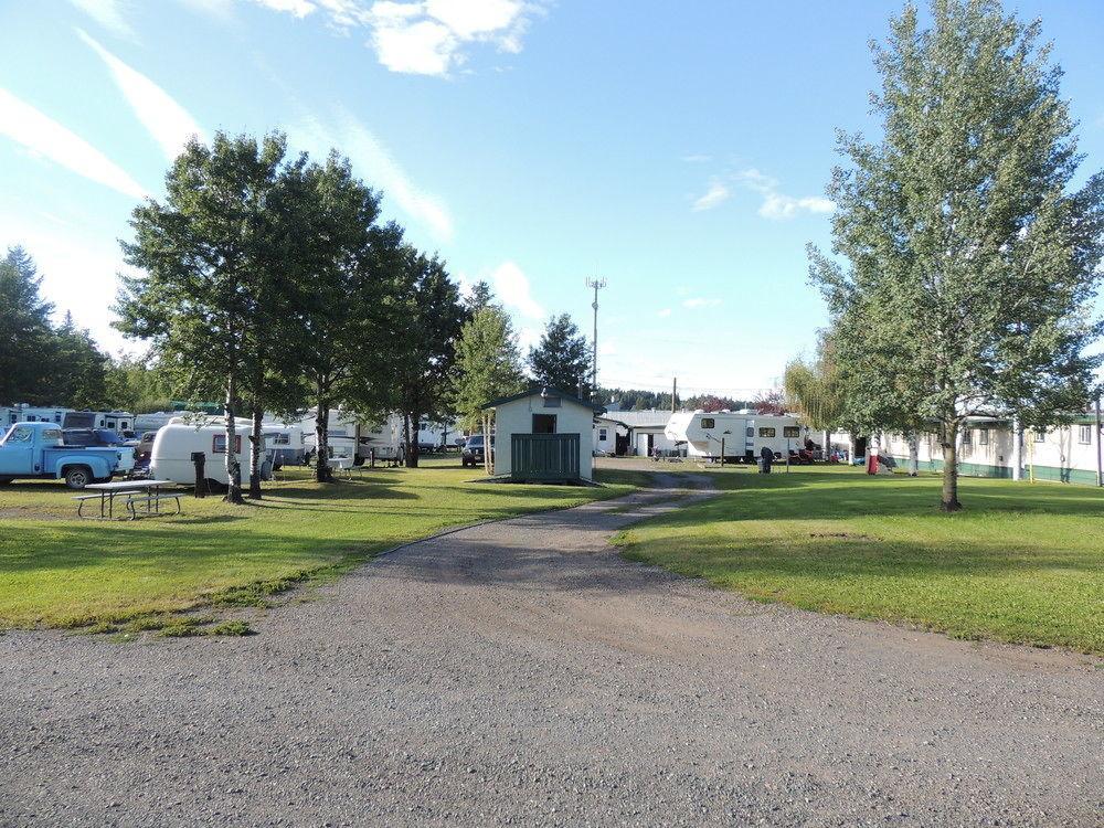 100 Mile Motel & Rv Park 100 Mile House ภายนอก รูปภาพ