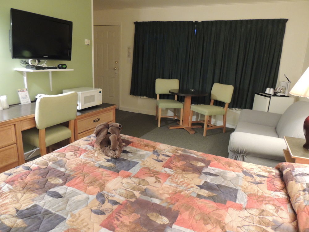 100 Mile Motel & Rv Park 100 Mile House ภายนอก รูปภาพ