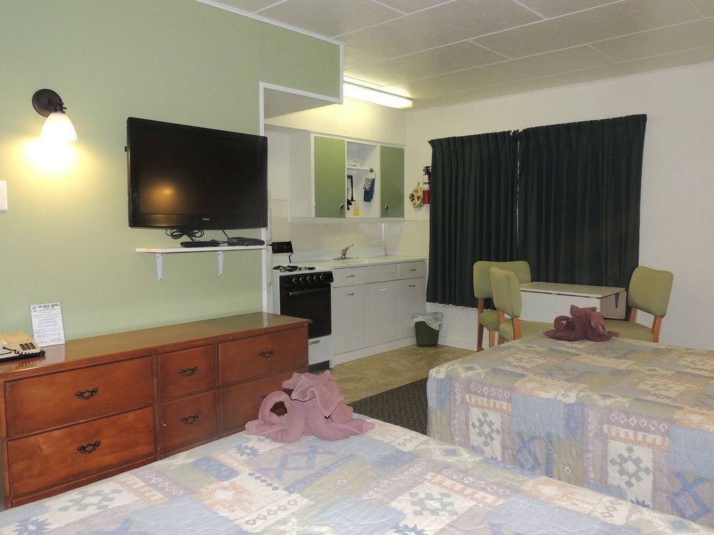 100 Mile Motel & Rv Park 100 Mile House ภายนอก รูปภาพ