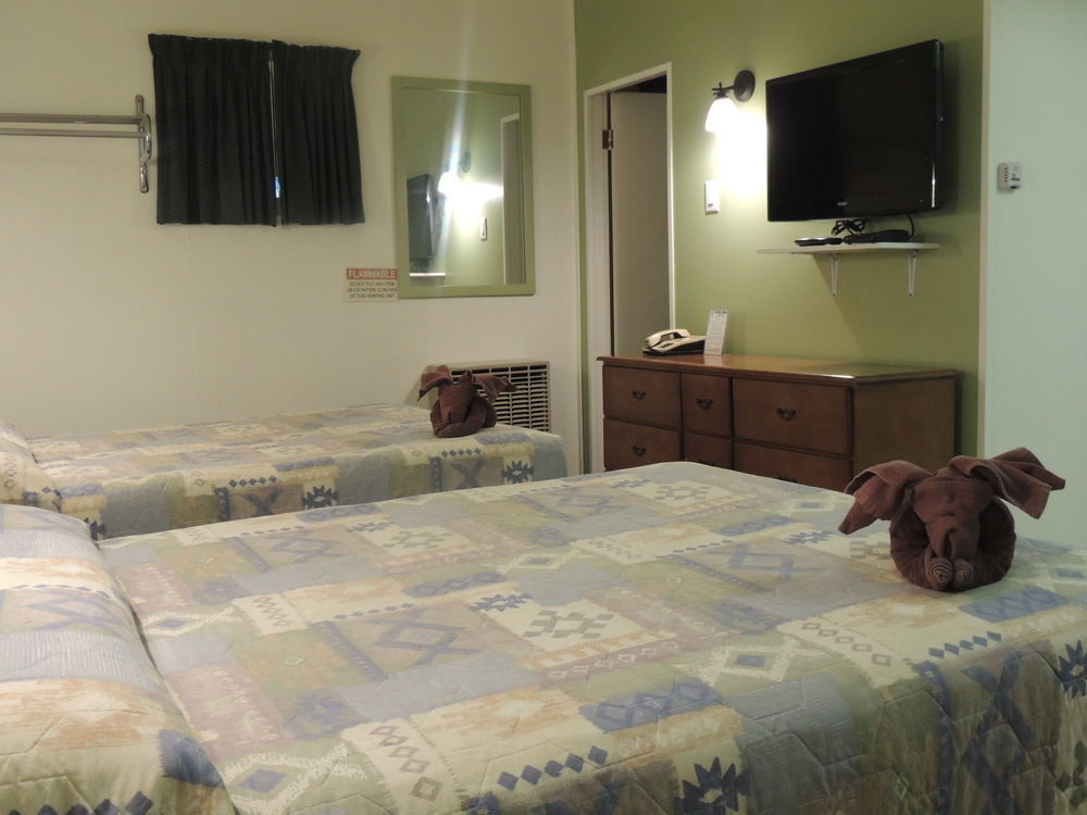 100 Mile Motel & Rv Park 100 Mile House ภายนอก รูปภาพ