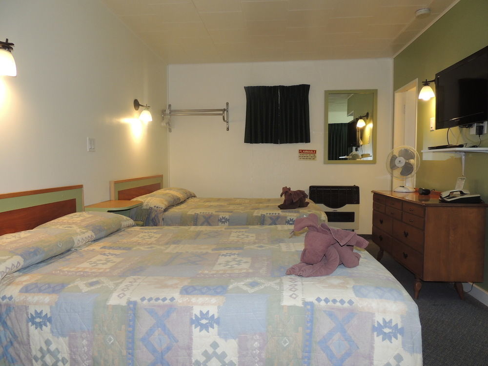 100 Mile Motel & Rv Park 100 Mile House ภายนอก รูปภาพ