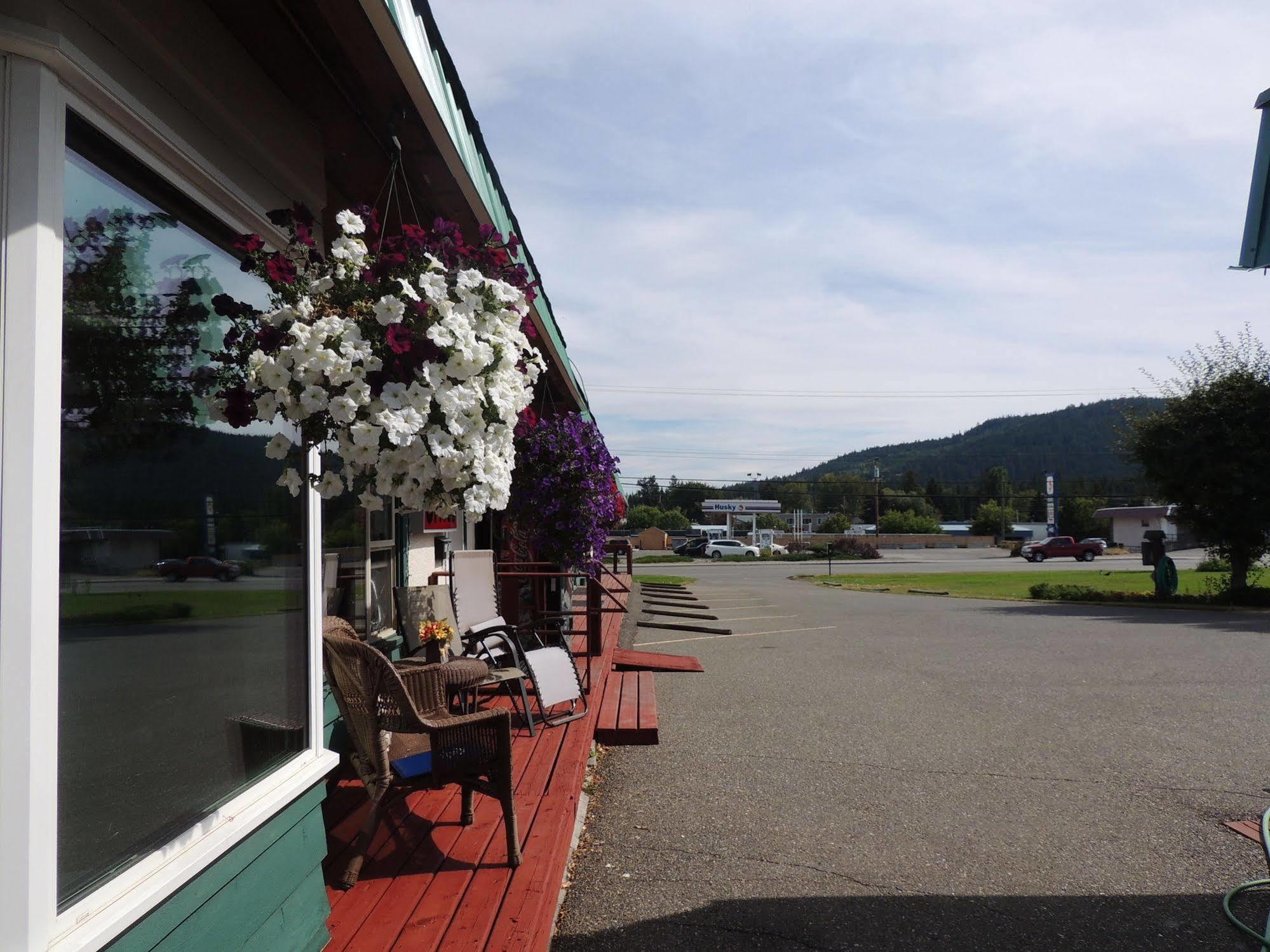 100 Mile Motel & Rv Park 100 Mile House ภายนอก รูปภาพ