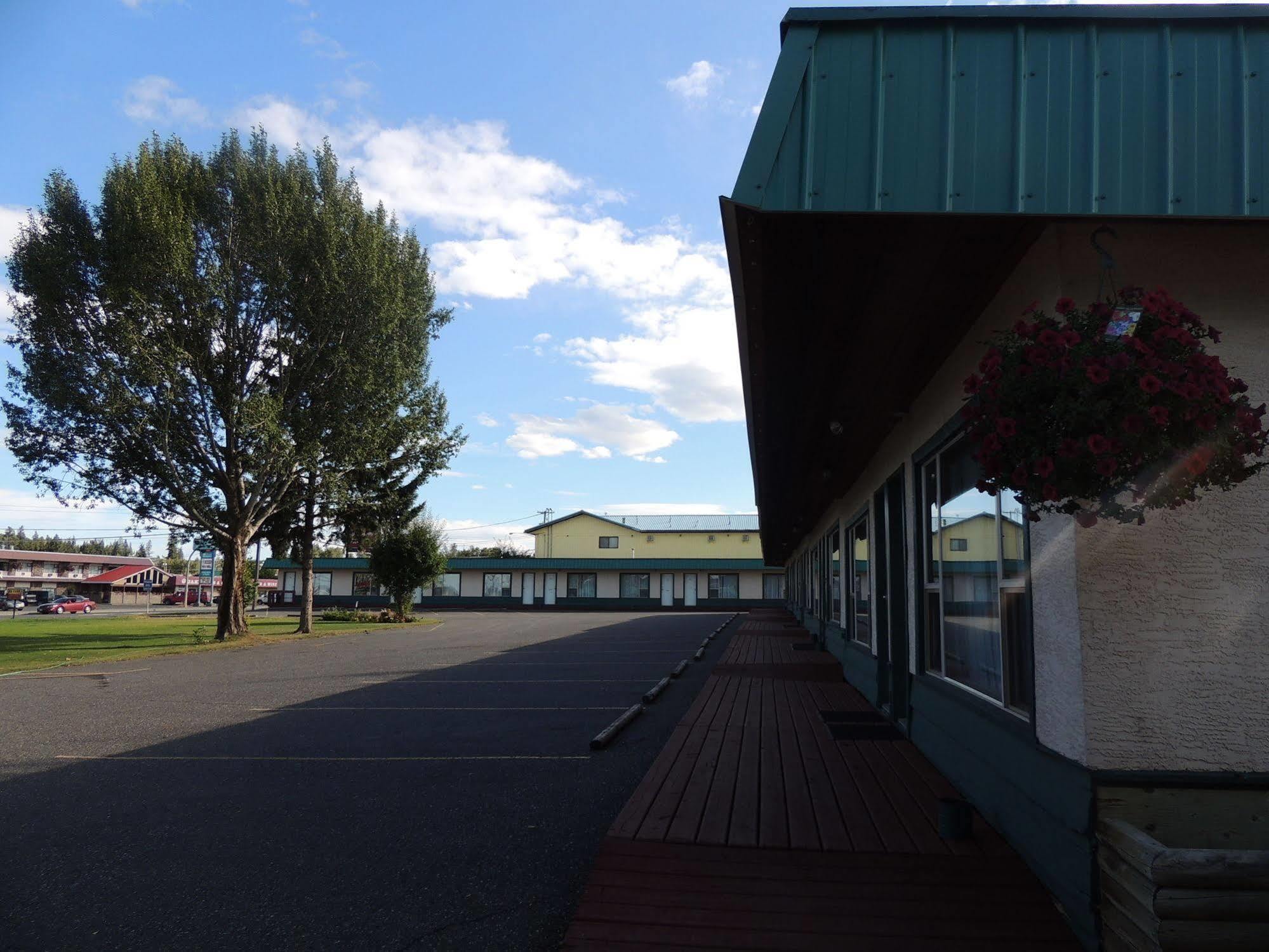 100 Mile Motel & Rv Park 100 Mile House ภายนอก รูปภาพ