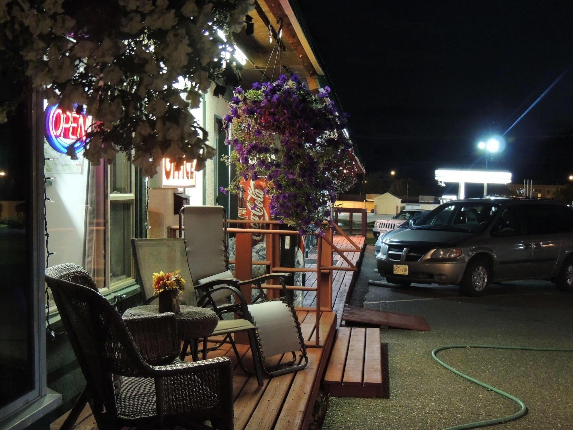 100 Mile Motel & Rv Park 100 Mile House ภายนอก รูปภาพ