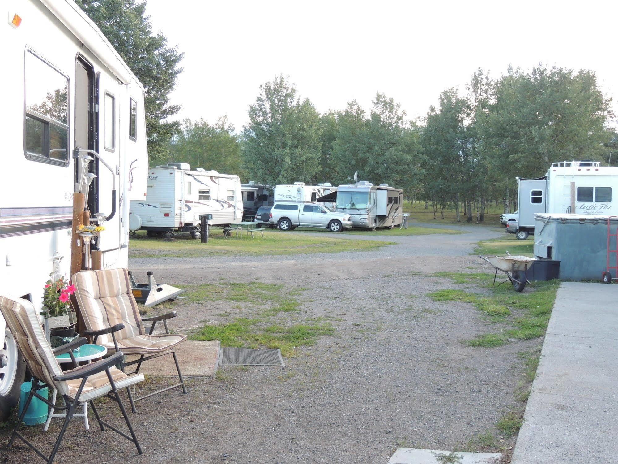 100 Mile Motel & Rv Park 100 Mile House ภายนอก รูปภาพ