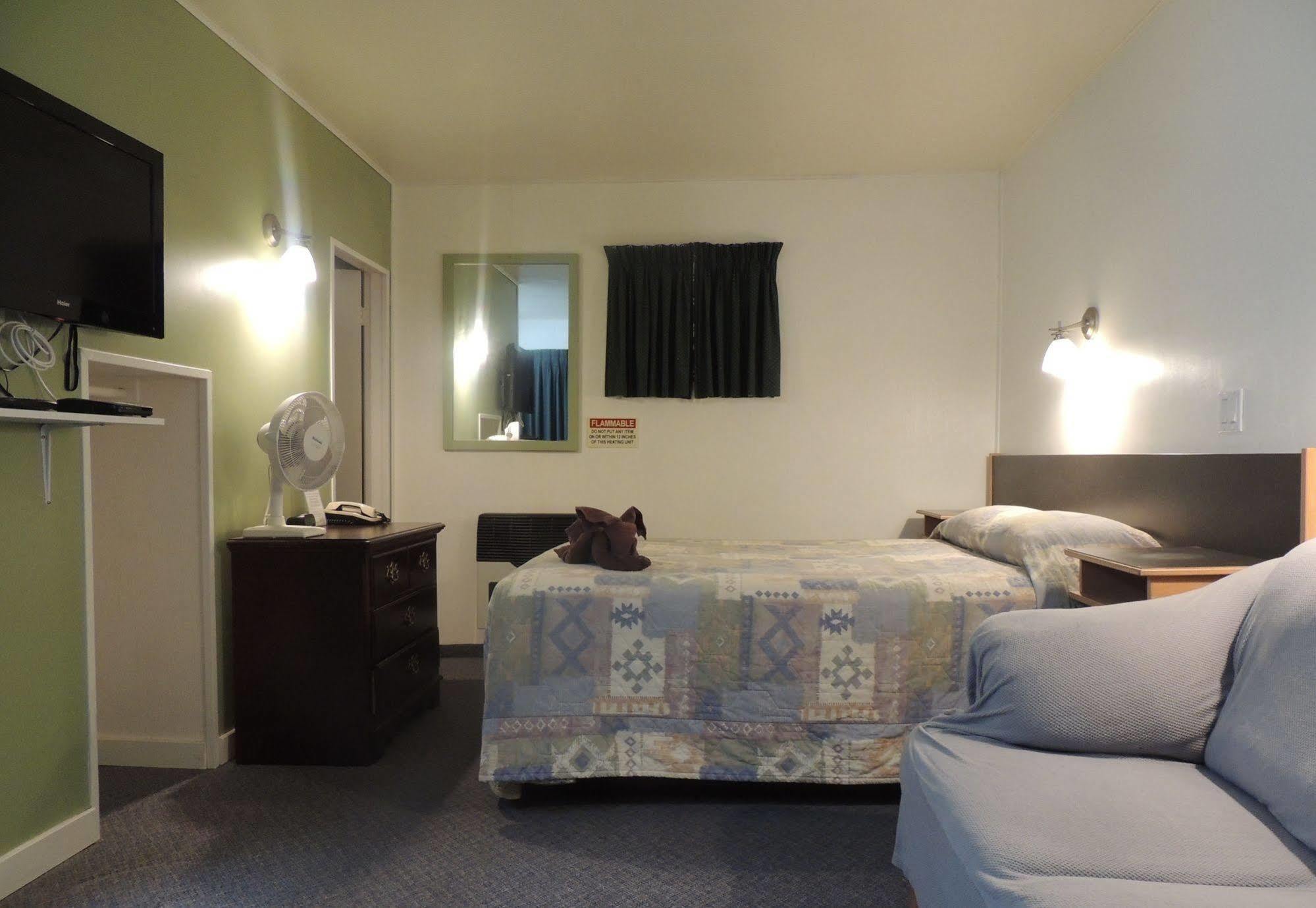 100 Mile Motel & Rv Park 100 Mile House ภายนอก รูปภาพ