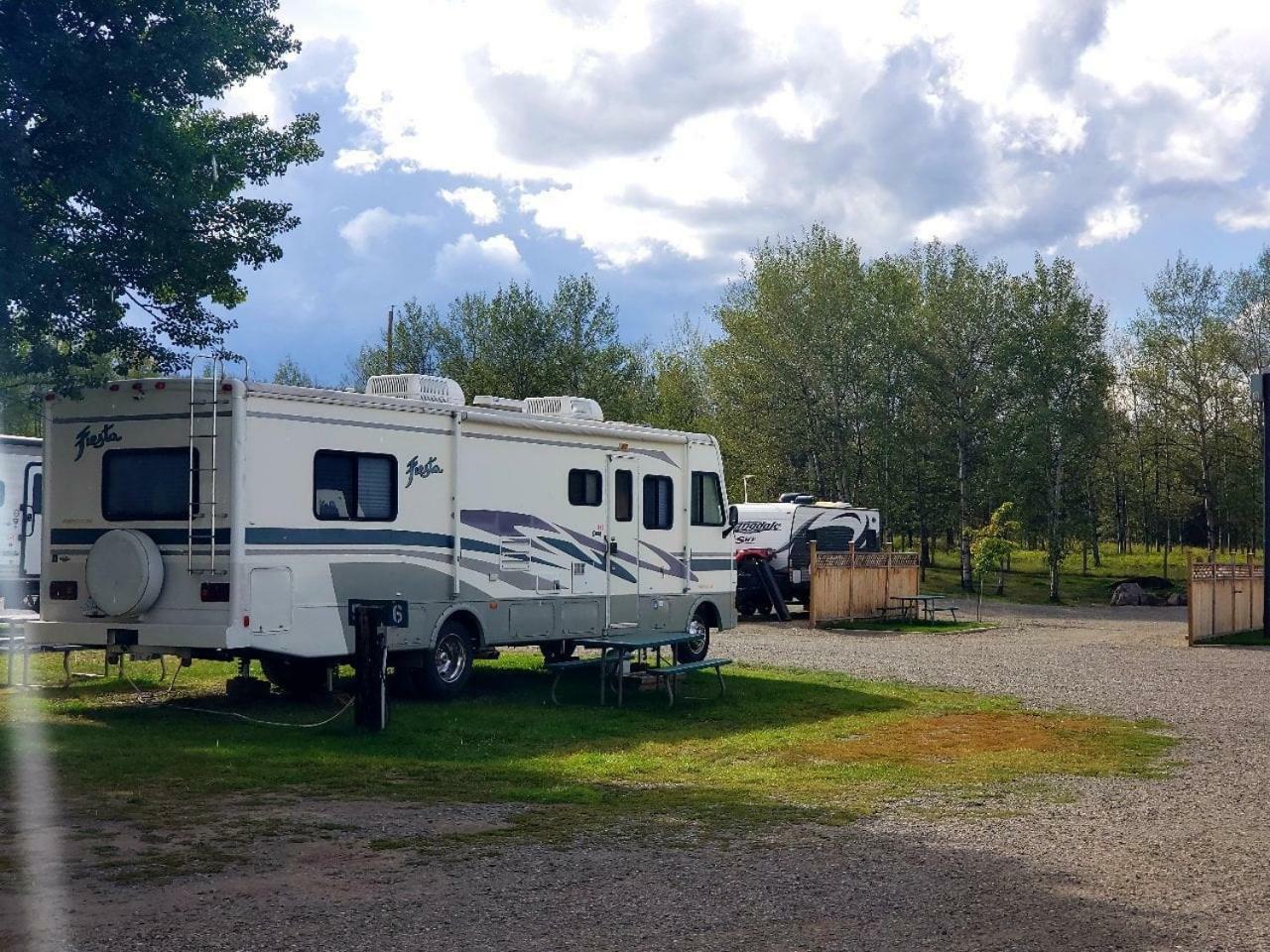 100 Mile Motel & Rv Park 100 Mile House ภายนอก รูปภาพ