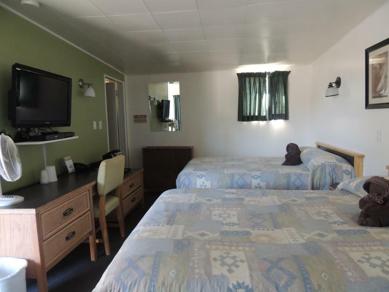 100 Mile Motel & Rv Park 100 Mile House ภายนอก รูปภาพ
