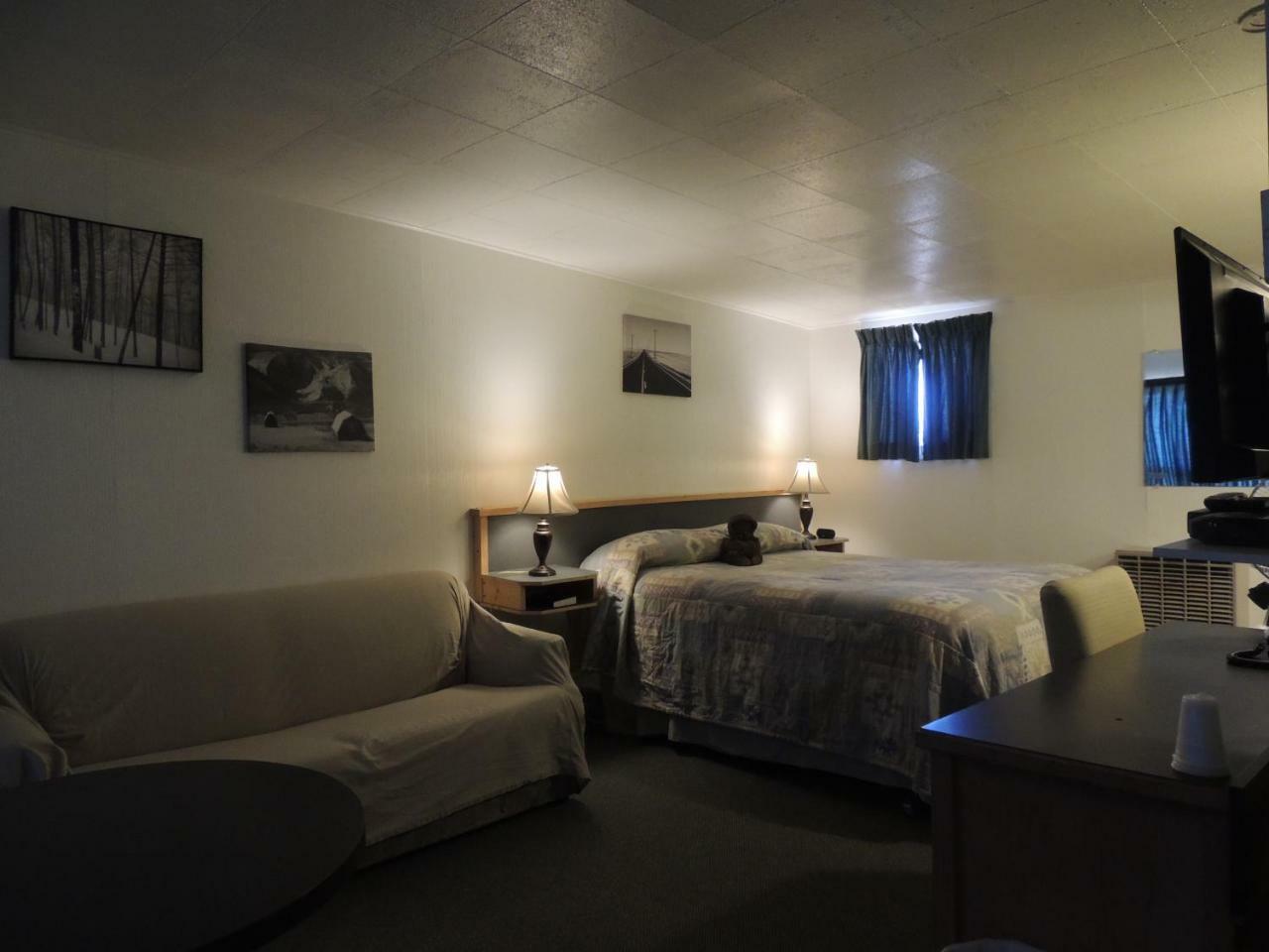 100 Mile Motel & Rv Park 100 Mile House ภายนอก รูปภาพ