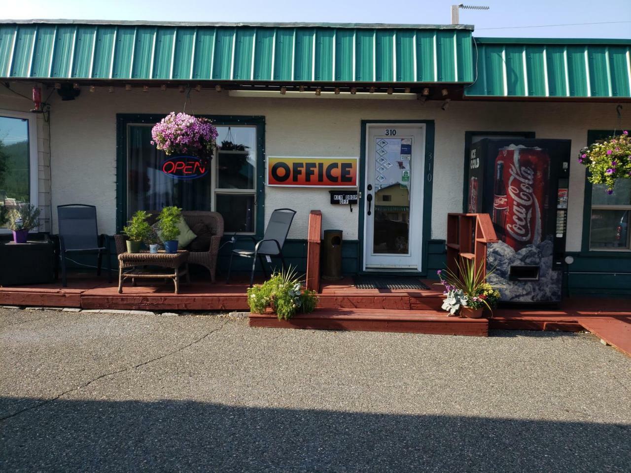 100 Mile Motel & Rv Park 100 Mile House ภายนอก รูปภาพ