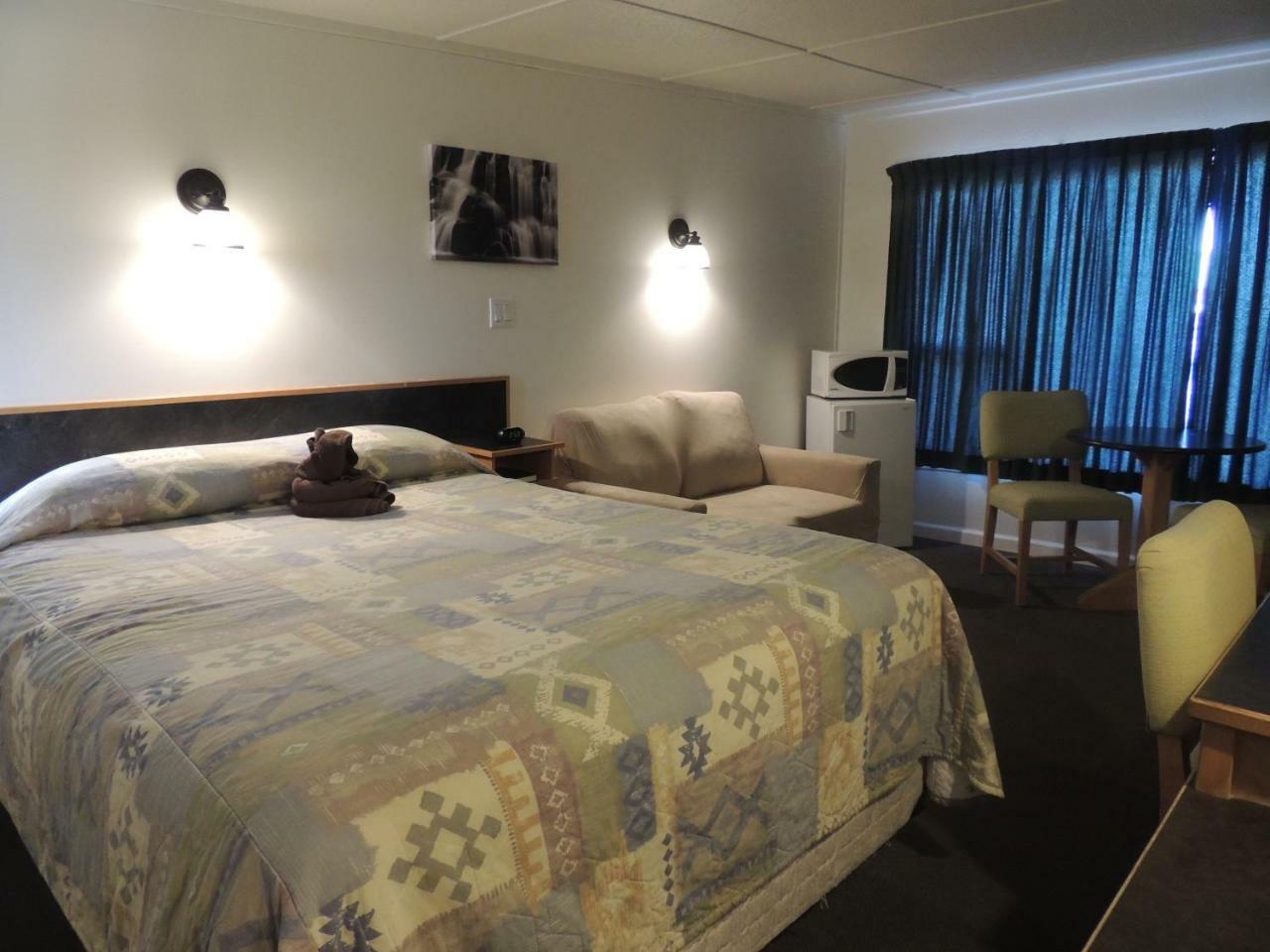 100 Mile Motel & Rv Park 100 Mile House ภายนอก รูปภาพ