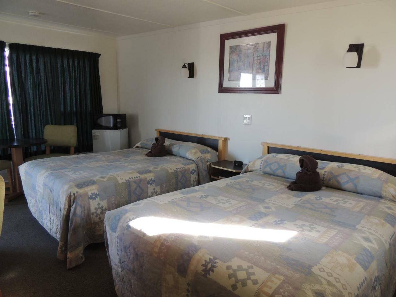 100 Mile Motel & Rv Park 100 Mile House ภายนอก รูปภาพ