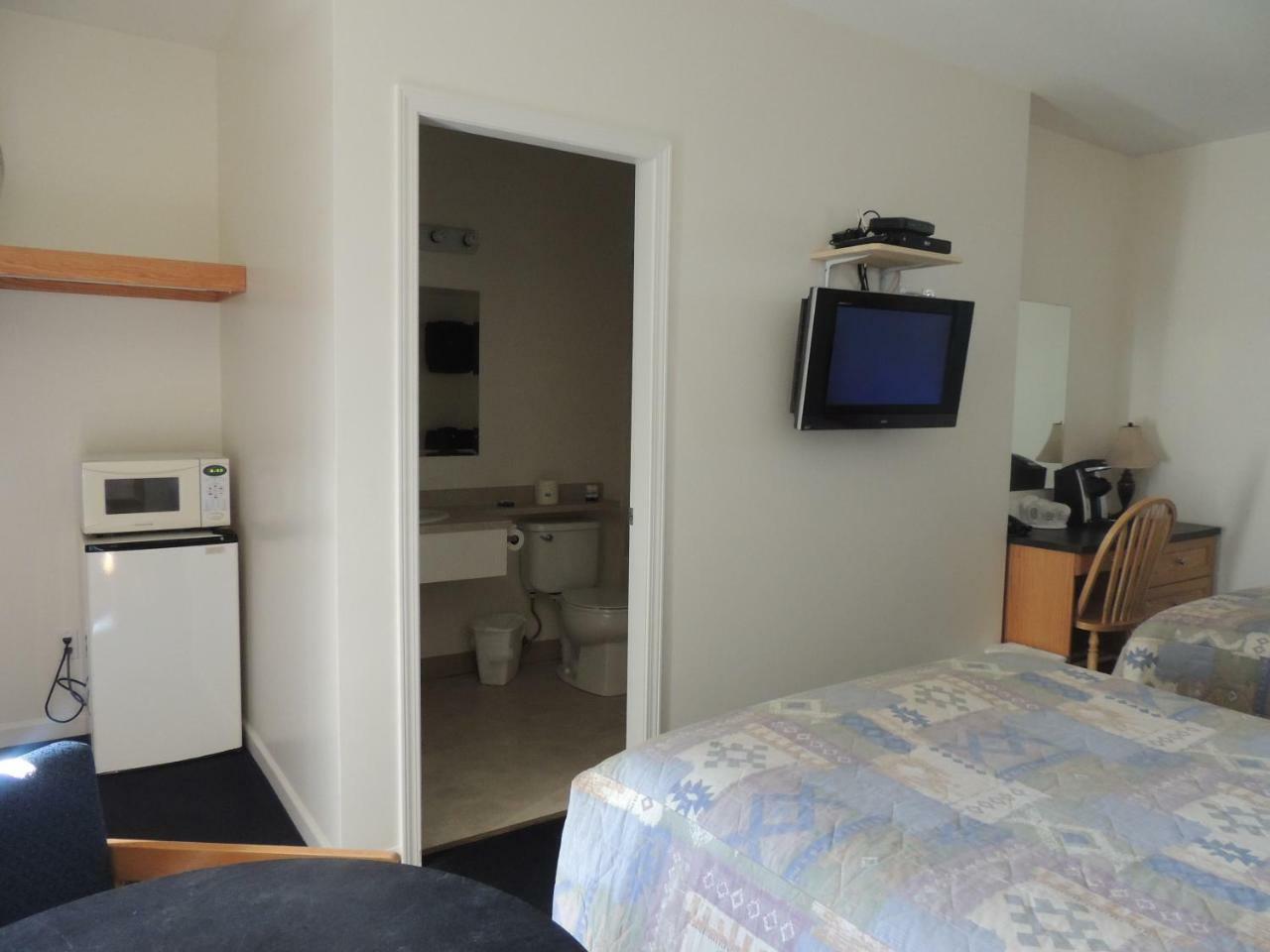 100 Mile Motel & Rv Park 100 Mile House ภายนอก รูปภาพ