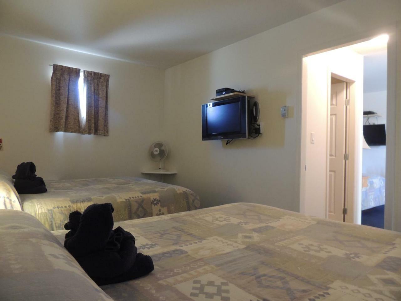 100 Mile Motel & Rv Park 100 Mile House ภายนอก รูปภาพ