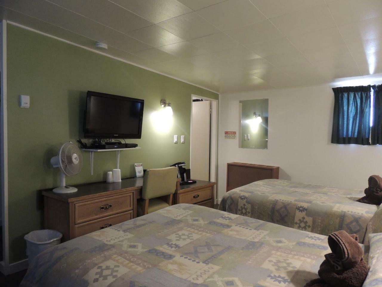 100 Mile Motel & Rv Park 100 Mile House ภายนอก รูปภาพ