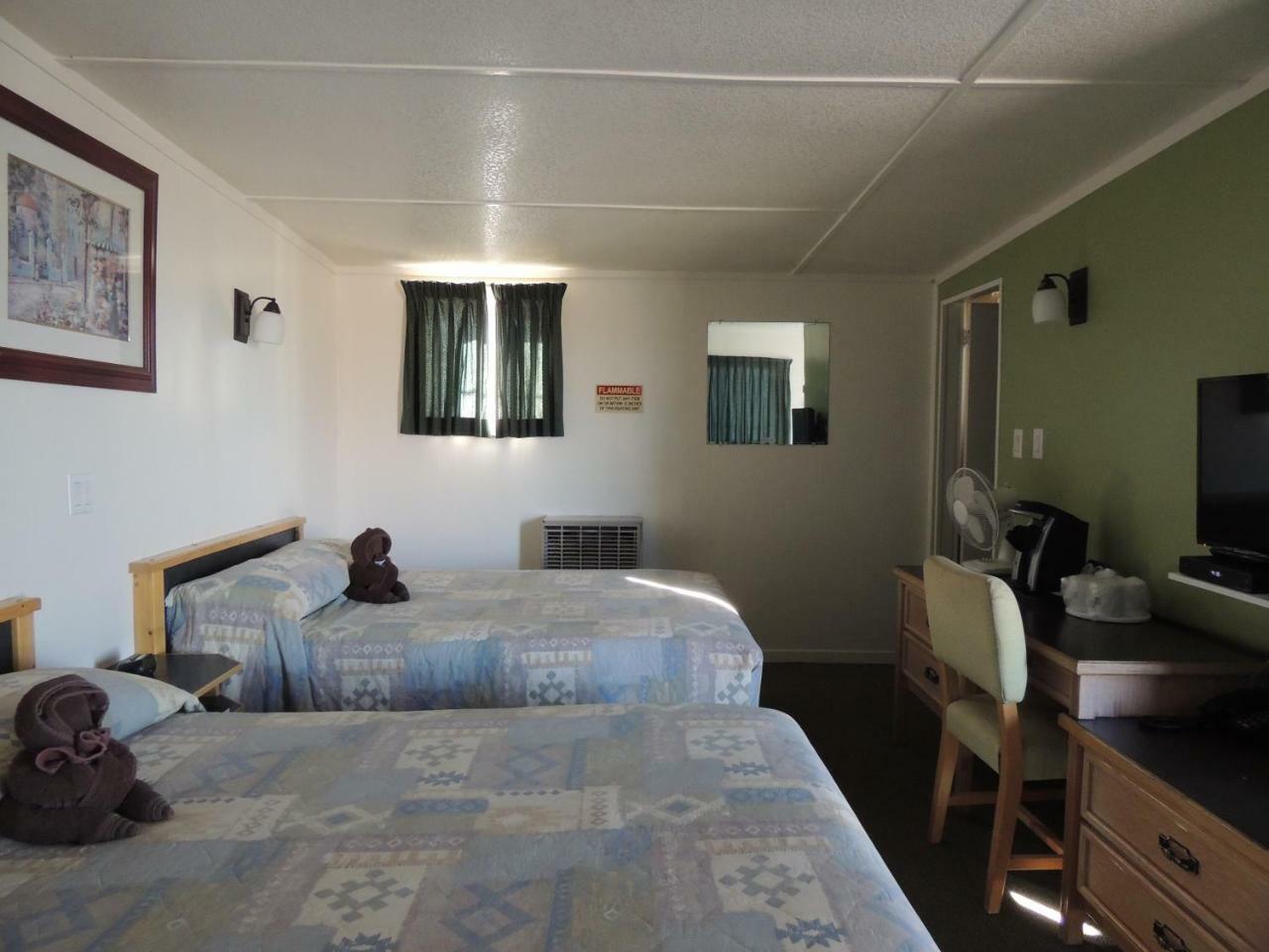 100 Mile Motel & Rv Park 100 Mile House ภายนอก รูปภาพ